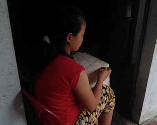 Nghi án gã hàng xóm dê xồm khiến cô bé câm điếc bẩm sinh có bầu 7 tháng 1