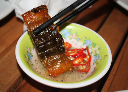 Đậm đ&agrave; lươn nướng l&aacute; chanh 3