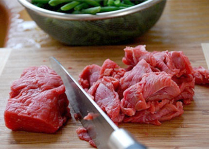 C&aacute;ch l&agrave;m mềm thịt b&ograve; gi&agrave; 1