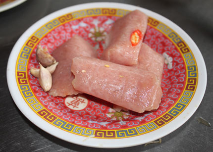 Ăn nem Huế ở phố cổ Đ&ocirc;ng Ba 1