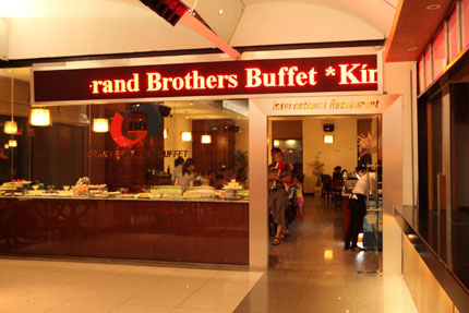 Khám phá các “miền đất lạ” tại Grand Brothers Buffet 1
