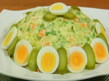 L&agrave;m salad đ&uacute;ng kiểu... Nga  1
