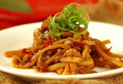 Lạ miệng cánh gà hấp măng 1