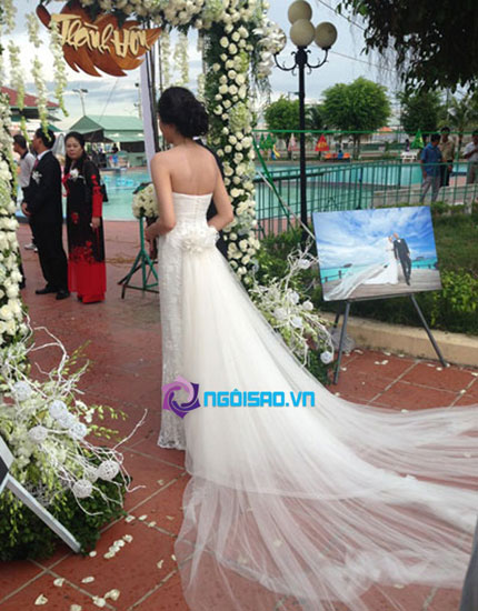 Cận cảnh váy cưới gần 60 triệu của Ngọc Thạch 2