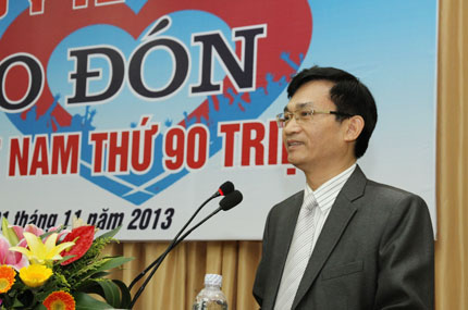 Phó Chủ tịch nước Nguyễn Thị Doan thăm và tặng quà công dân thứ 90 triệu của Việt Nam 6