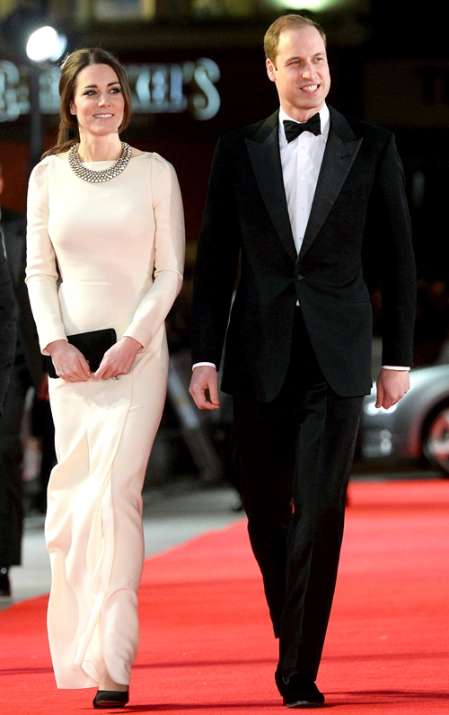 Những khoảnh khắc ton-sur-ton của gia đ&igrave;nh Kate 12