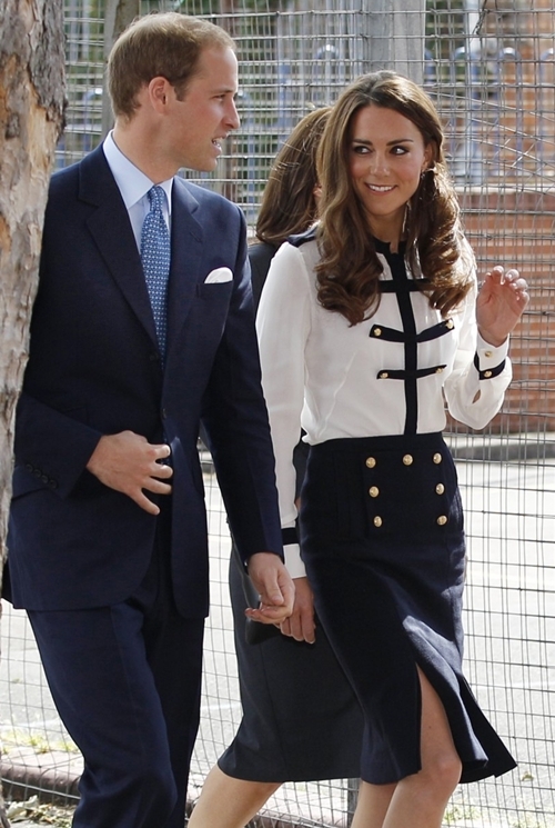 Những khoảnh khắc ton-sur-ton của gia đ&igrave;nh Kate 13