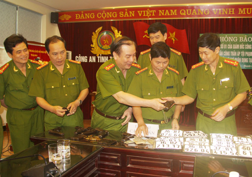 Bắt 3 kẻ ăn trộm súng K54 tại trại giam Thanh Phong 1