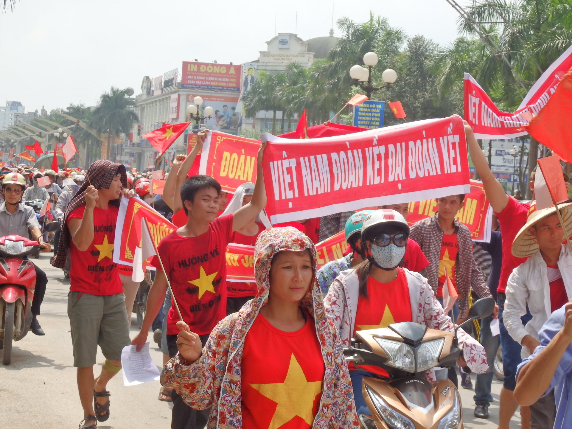 Hàng nghìn công nhân Thanh Hóa diễu hành phản đối Trung Quốc 1