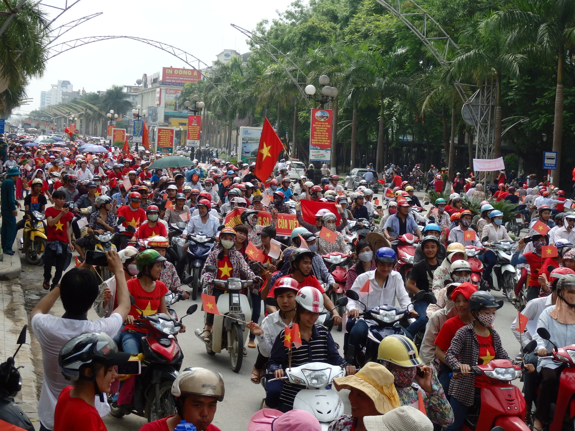 Hàng nghìn công nhân Thanh Hóa diễu hành phản đối Trung Quốc 2