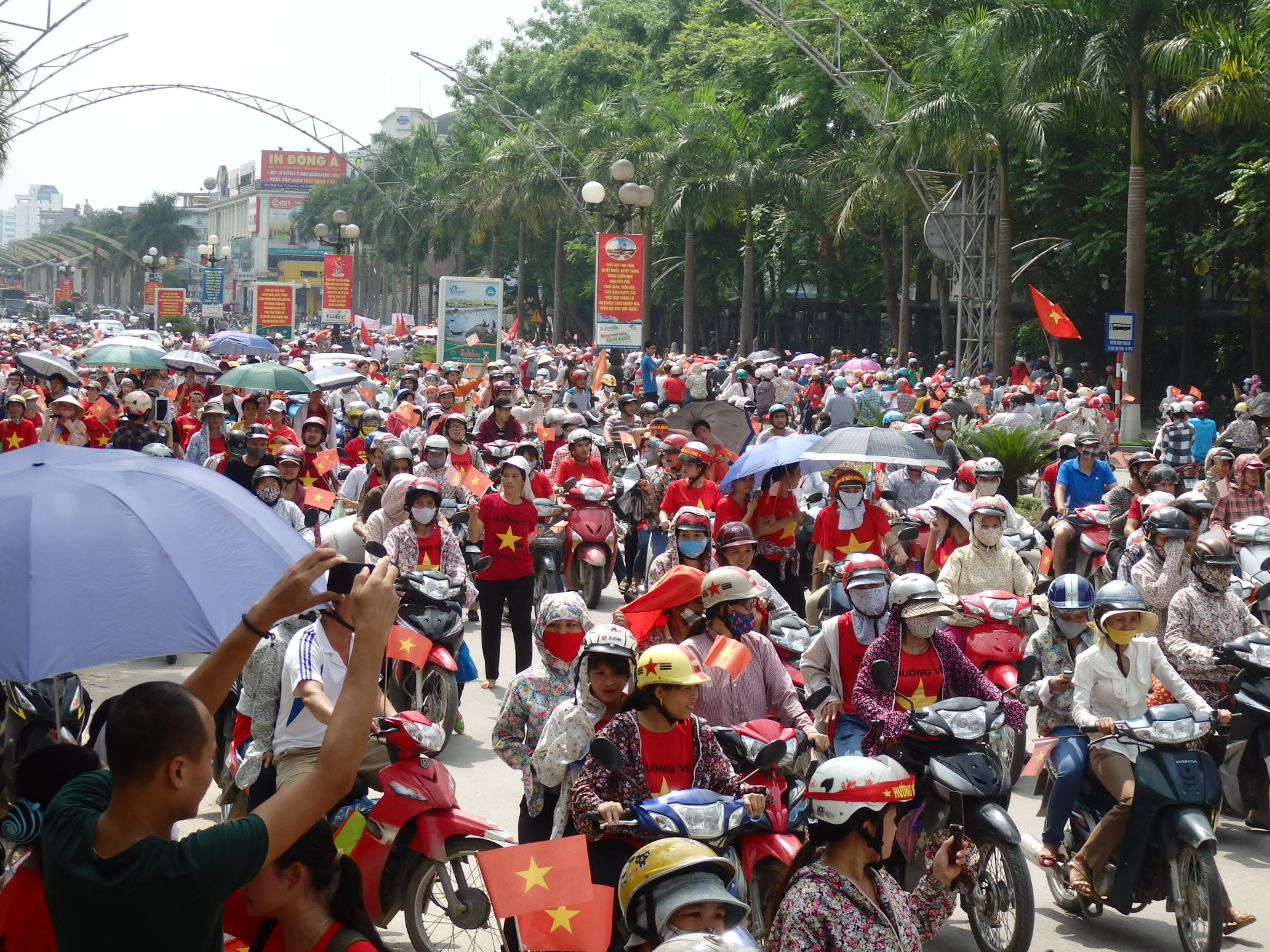 Hàng nghìn công nhân Thanh Hóa diễu hành phản đối Trung Quốc 3