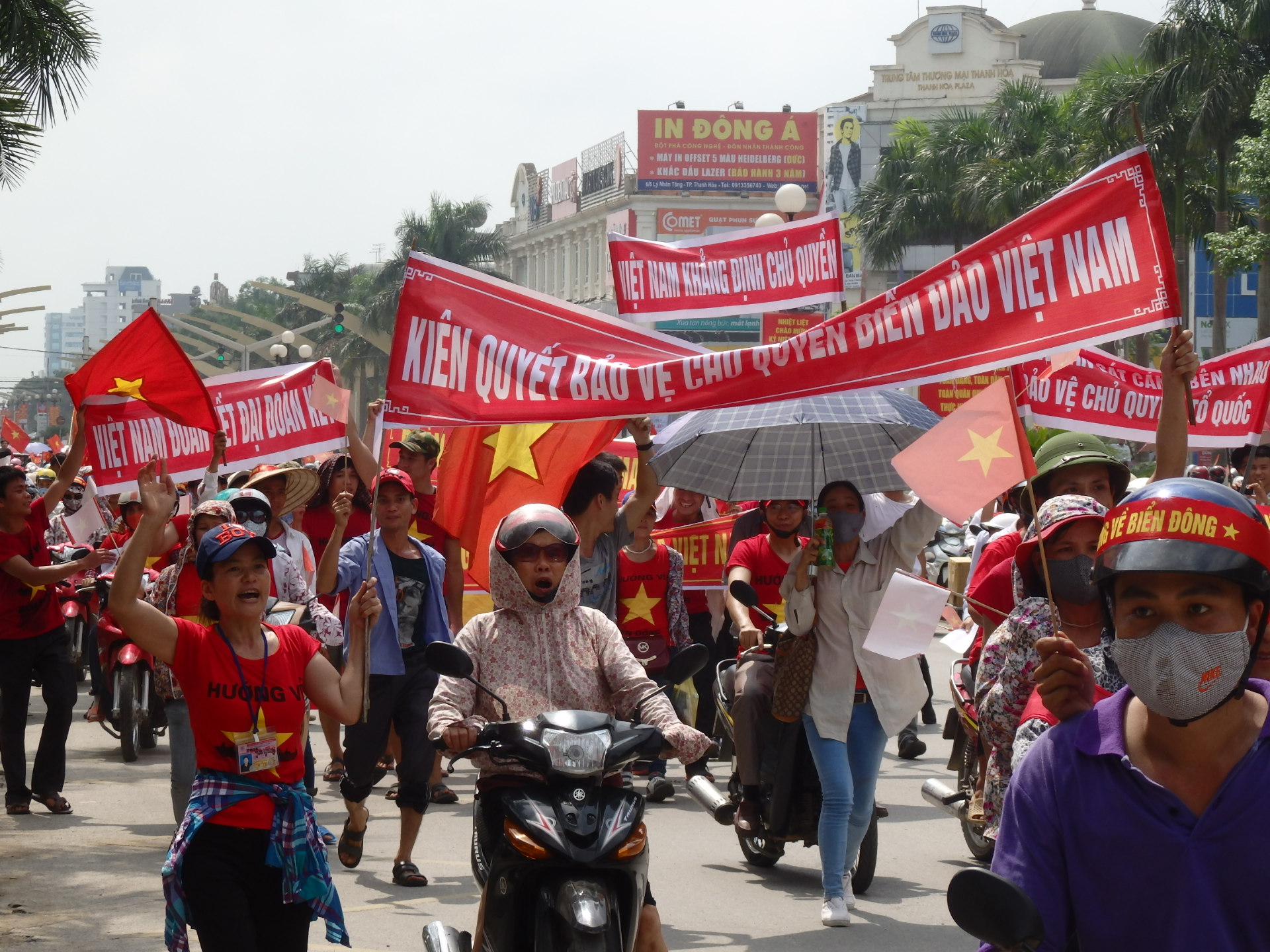 Hàng nghìn công nhân Thanh Hóa diễu hành phản đối Trung Quốc 7