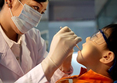 Chữa mẹo khi h&oacute;c xương rất nguy hiểm 1