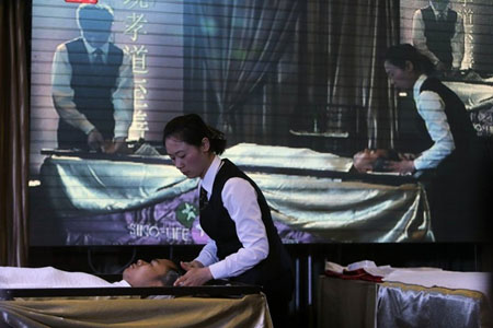 Kỳ lạ dịch vụ massage cho người chết 3