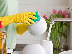 Giẻ rửa b&aacute;t bẩn gấp 200.000 lần bệ x&iacute; 1