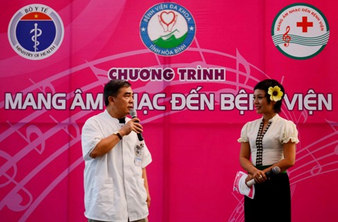 Mang âm nhạc đến bệnh viện Đa khoa tỉnh Hòa Bình 1 Mang âm nhạc đến bệnh viện Đa khoa tỉnh Hòa Bình 1