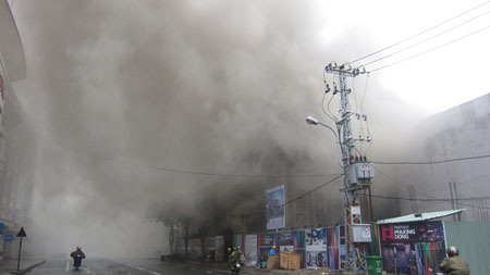 Ch&aacute;y c&ocirc;ng tr&igrave;nh vũ trường Phương Đ&ocirc;ng 1