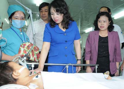 Bộ trưởng Bộ Y tế Nguyễn Thị Kim Tiến: Ki&ecirc;n tr&igrave; mục ti&ecirc;u giảm tải 2