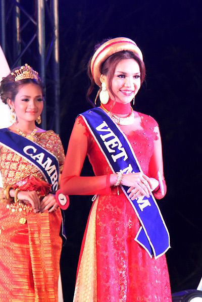 Diệu Hân đăng quang Hoa hậu Đông Nam Á 2