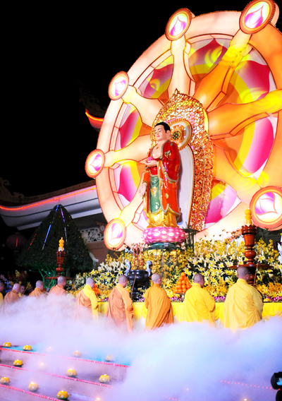 Lễ hội hoa đăng lớn nhất Việt Nam 1