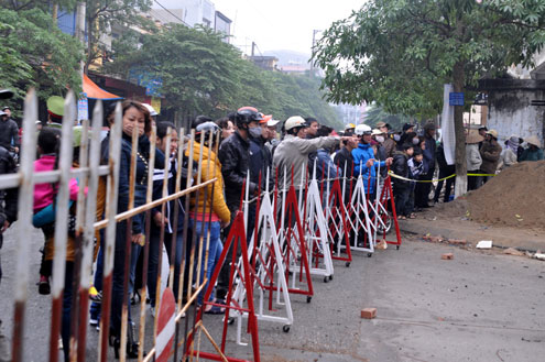 Cận cảnh vụ nổ kinh ho&agrave;ng ở TP Bắc Ninh 8