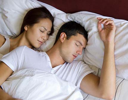 Phát hiện quần lót phụ nữ trên giường của chồng 1