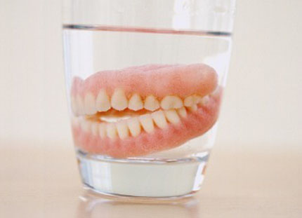 Chết nghẹn do nuốt phải răng giả 1