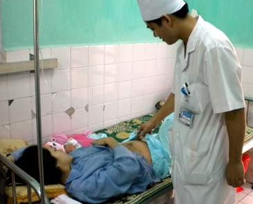 Tuy&ecirc;n Quang: "Tranh thủ" b&aacute;c sĩ tăng cường 1