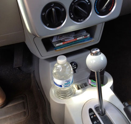 Nước uống để lâu trên ôtô dễ gây ung thư 1