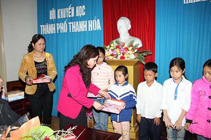  Người c&oacute; T&acirc;m lớn với người ngh&egrave;o qu&ecirc; hương 4