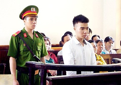 Mẹ ham chơi, anh trai nổi m&aacute;u c&ocirc;n đồ cưỡng d&acirc;m em g&aacute;i ruột 3