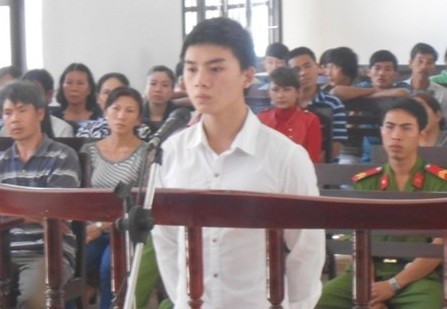Bênh cha dượng, anh mất mạng dưới tay em 1