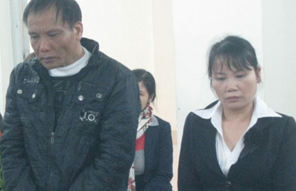 Mẹ ham chơi, anh trai nổi m&aacute;u c&ocirc;n đồ cưỡng d&acirc;m em g&aacute;i ruột 4