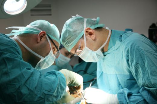 Nguy cơ tiềm ẩn sau mổ bướu cổ  1