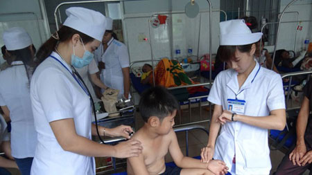 D&igrave; ghẻ h&agrave;nh hạ con chồng rồi d&ugrave;ng dao lam cắt n&aacute;t thịt chồng 1
