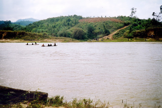 Mẹ thản nhiên ném con xuống sông rồi dựng hiện trường giả 1