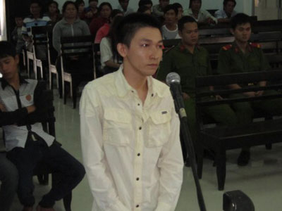 Táo tợn đè thiếu phụ đang ngủ cướp nhẫn vàng 1