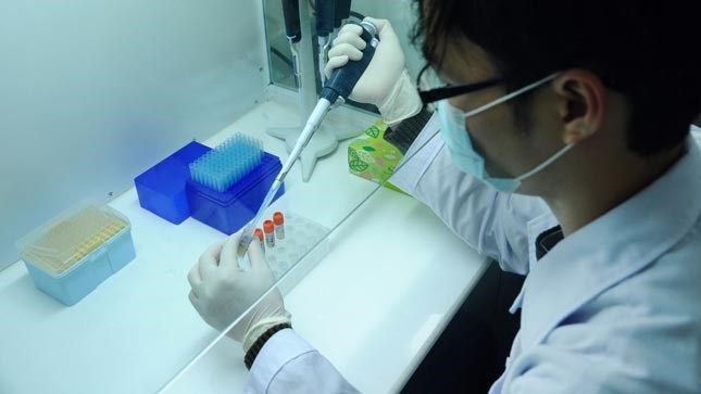 Hồi hộp truy t&igrave;m "chủ nh&acirc;n" b&agrave;o thai trong bụng b&eacute; g&aacute;i 1