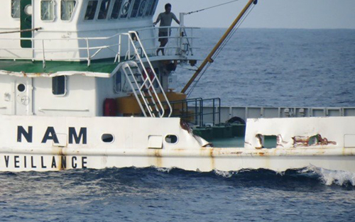 T&agrave;u Trung Quốc đ&acirc;m trực tiếp v&agrave;o t&agrave;u Việt Nam 1