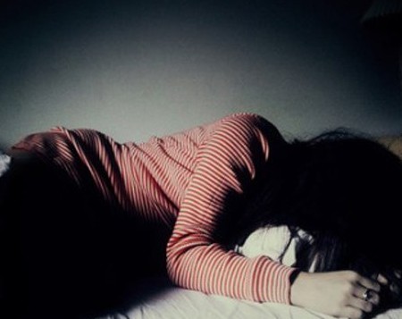 Hai người đàn ông lao đao vì cô gái nhõng nhẽo tự “dâng trái cấm“ 1