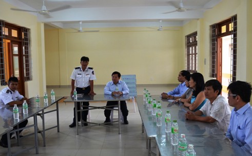 Tổng cục trưởng TC DS-KHHGĐ thăm và tặng quà các chiến sĩ Cảnh sát biển Việt Nam 1