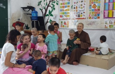 Không đủ điều kiện chăm sóc, trụ trì chùa Bồ Đề vẫn tâm nguyện tiếp tục nuôi trẻ 2