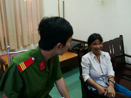 R&uacute;ng động người đ&agrave;n b&agrave; giết chết con v&igrave; con đ&ograve;i b&uacute;, m&agrave; mẹ th&igrave; th&egrave;m&hellip; rượu 1