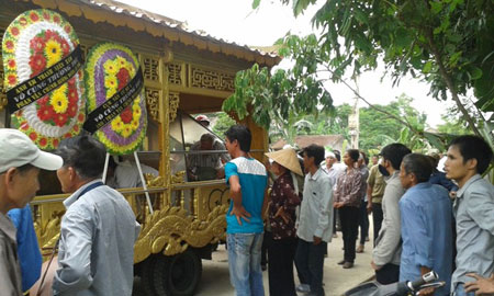 Cái chết bí ẩn của thanh niên bị vứt trước cổng nhà 1