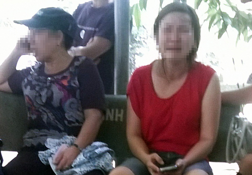 Người vợ gào khóc khi chồng chết trong ôtô cùng tình nhân 1