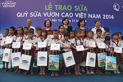 Quỹ sữa Vươn cao Việt Nam vươn xa mọi miền tổ quốc 1 Quỹ sữa Vươn cao Việt Nam vươn xa mọi miền tổ quốc 1
