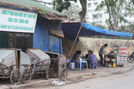 Người dân vô tư “ăn bẩn” 1