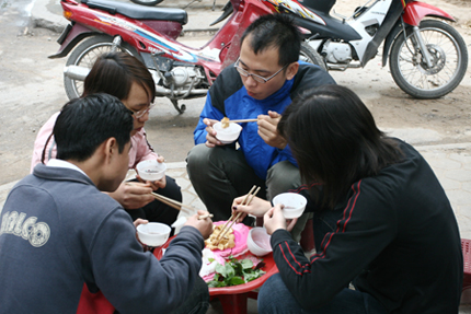 Người dân vô tư “ăn bẩn” 9