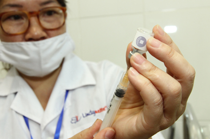 Ngày đầu tiêm trở lại vắc xin Quinvaxem tại Hà Nội 4