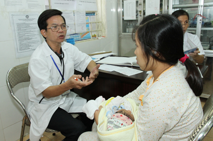 Ngày đầu tiêm trở lại vắc xin Quinvaxem tại Hà Nội 7